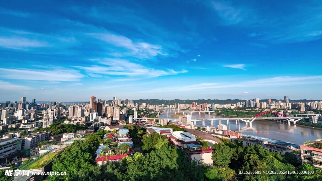 城市河畔全景风光