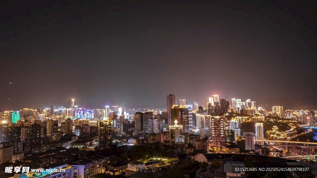 城市璀璨夜景俯瞰图