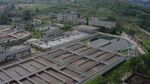 俯瞰城市中的大型建筑群