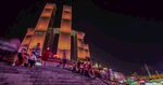夜晚壮观的双塔建筑景观