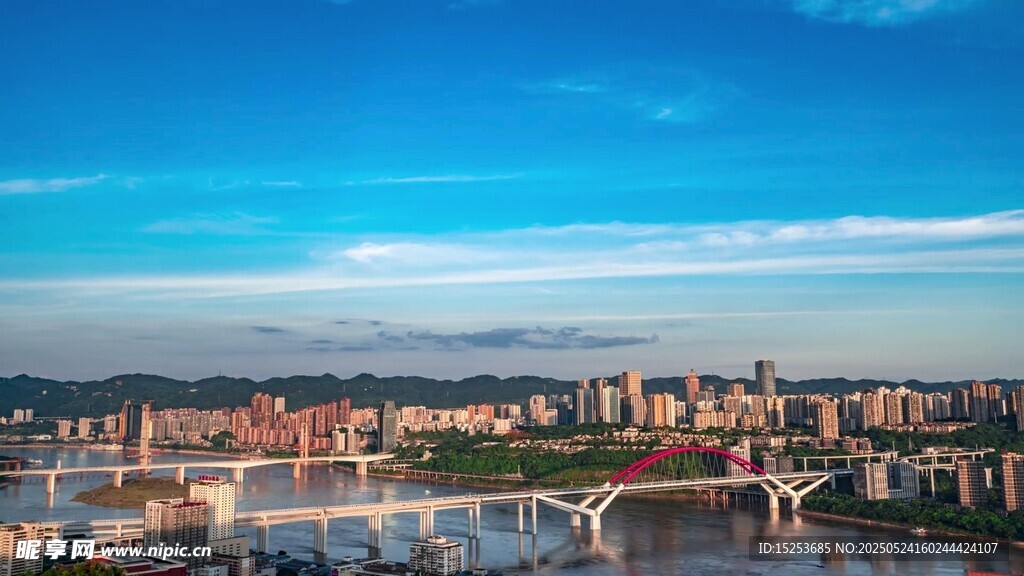 城市天际线与桥梁景观