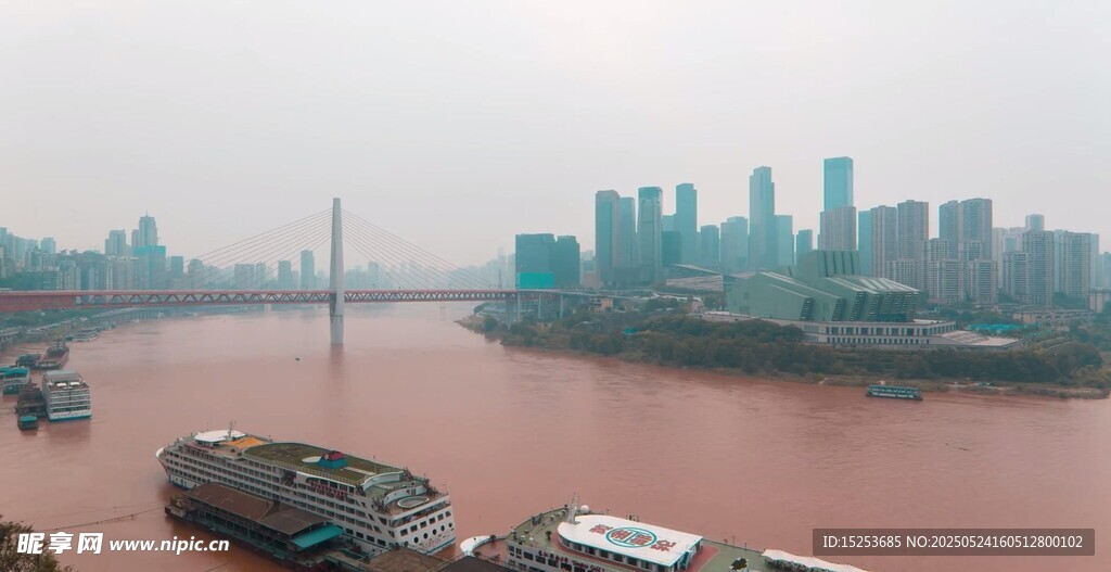 江边城市风光