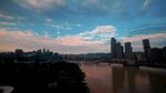 城市河畔黄昏美丽景致