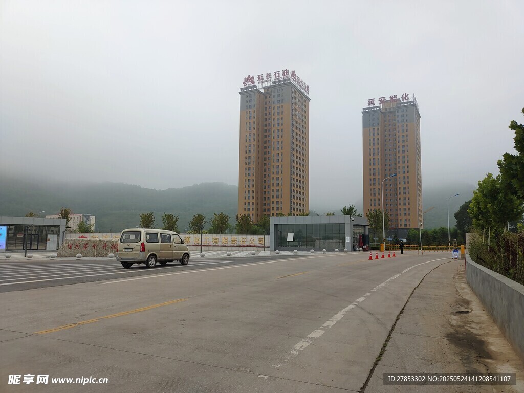 城市双高楼景观