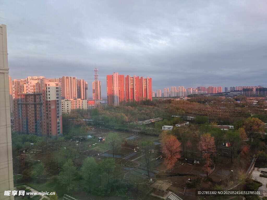 城市黄昏景色远眺
