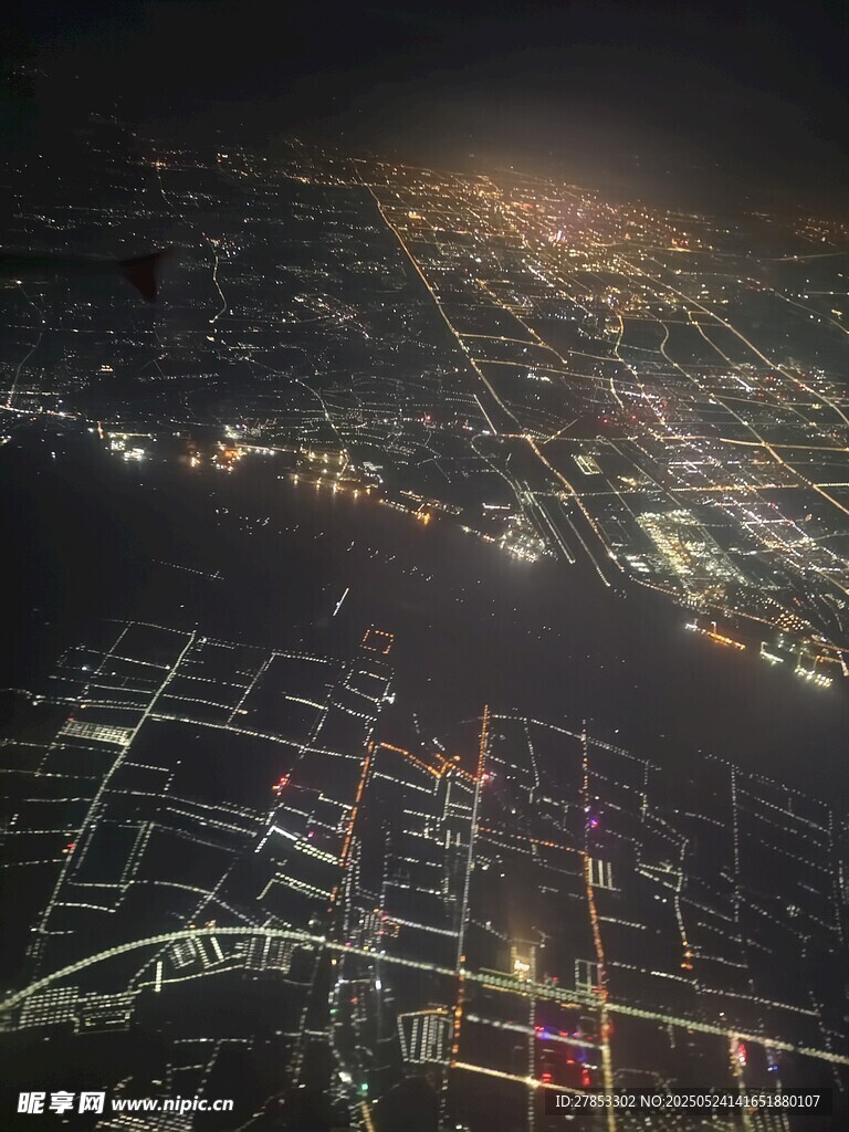 城市夜景俯瞰图