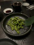 日式盘中翠绿鲜嫩毛豆