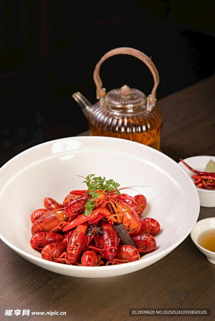 美味小龙虾配茶饮