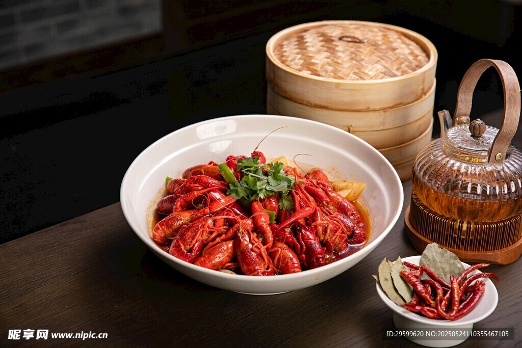 美味小龙虾搭配特色茶饮