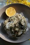 冰鲜生蚝配柠檬片