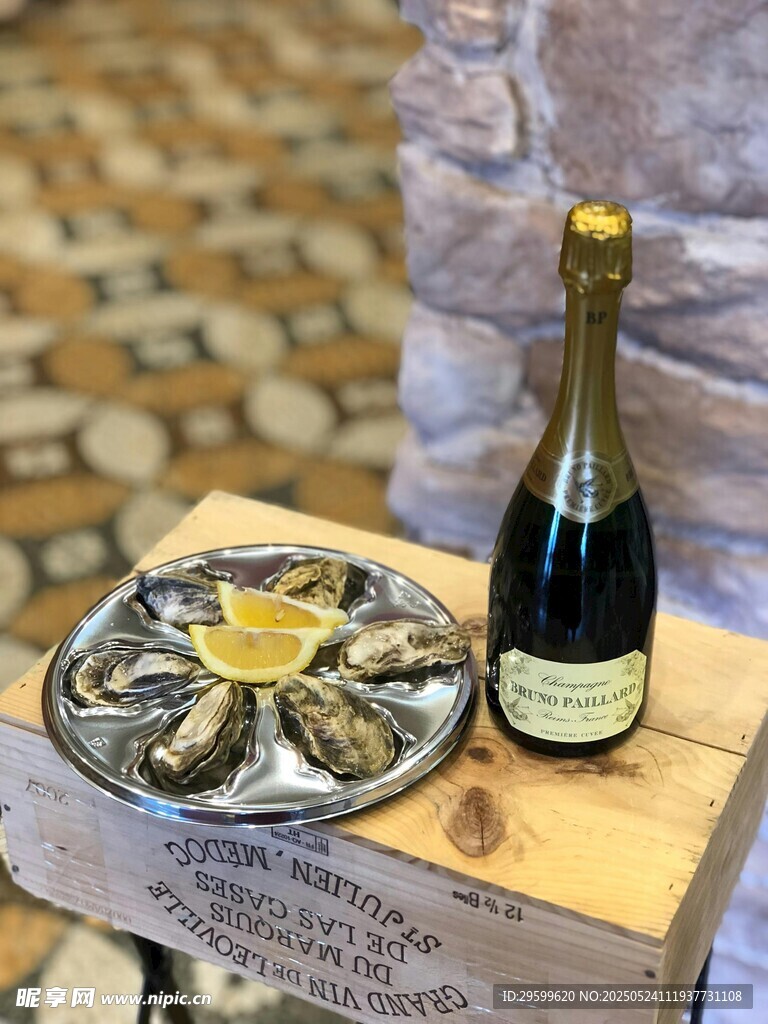 香槟配生蚝的精致美味