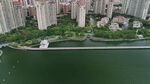 城市河畔风光俯瞰图