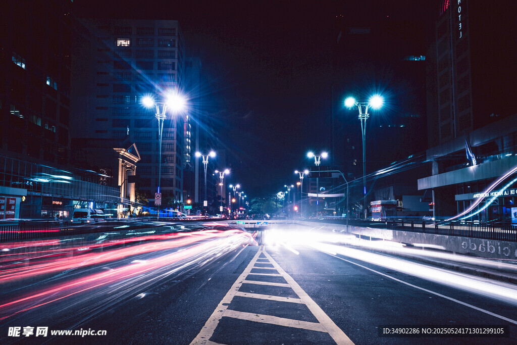 城市夜景车流灯光轨迹
