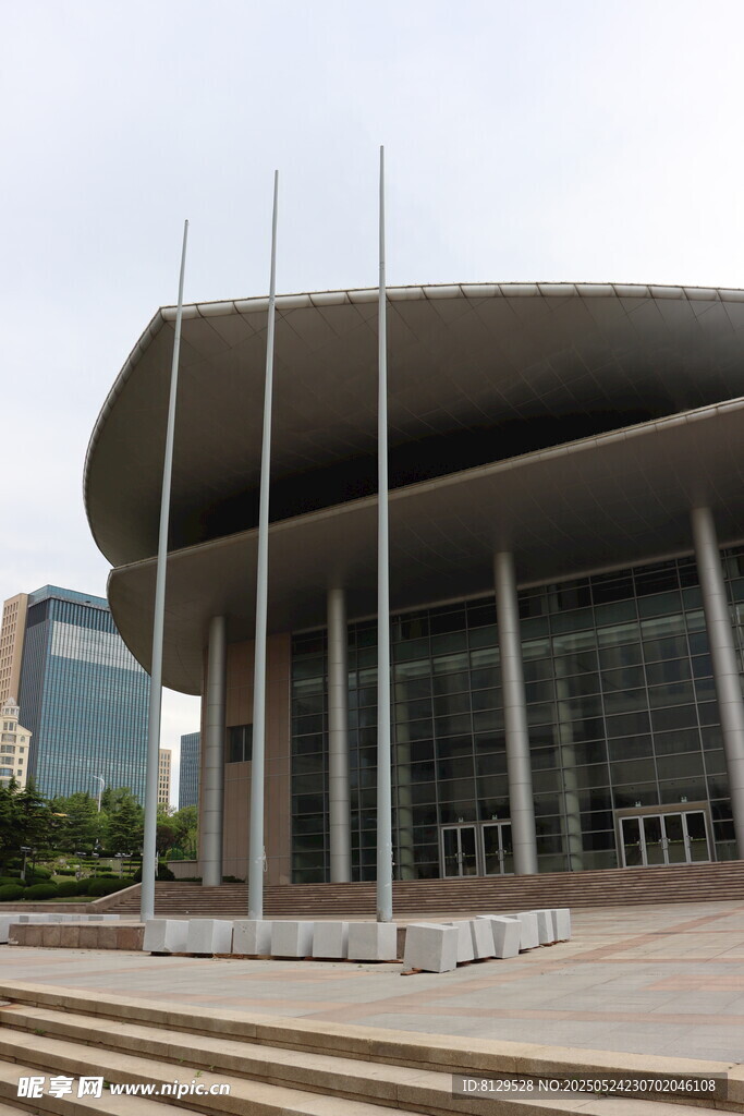 现代风格大型建筑外观