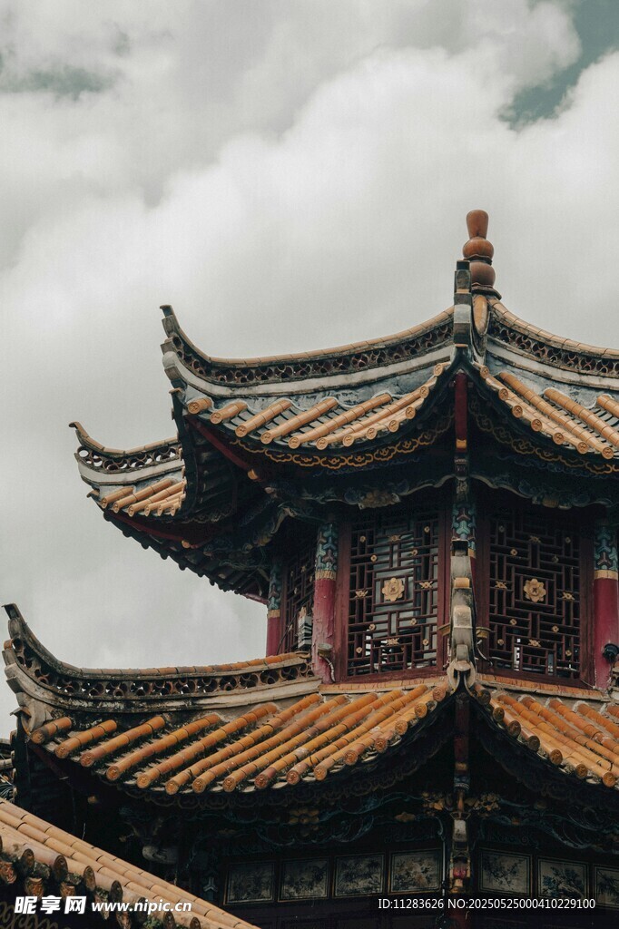 中式古建筑屋顶一角