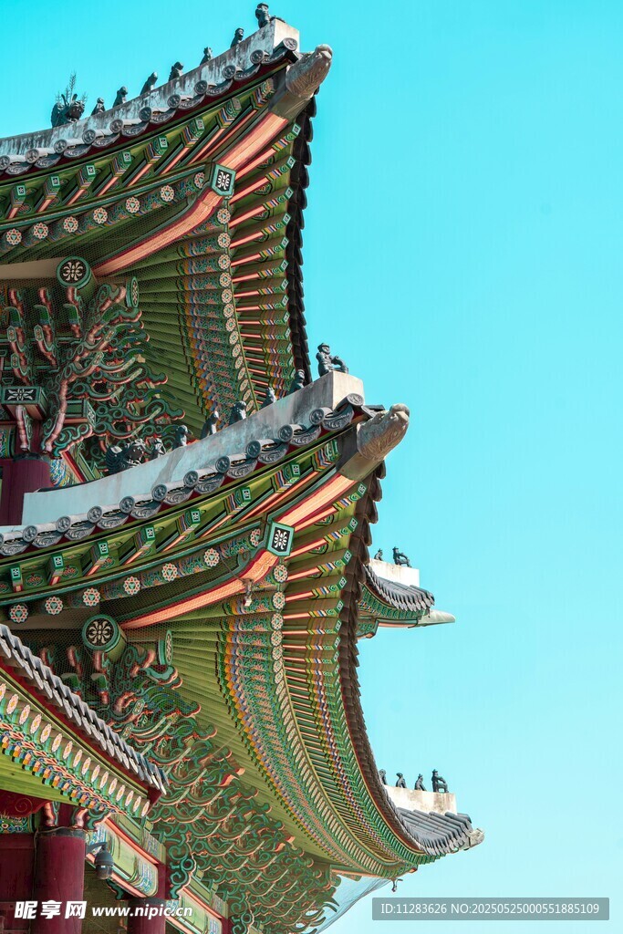中式古建筑屋檐一角
