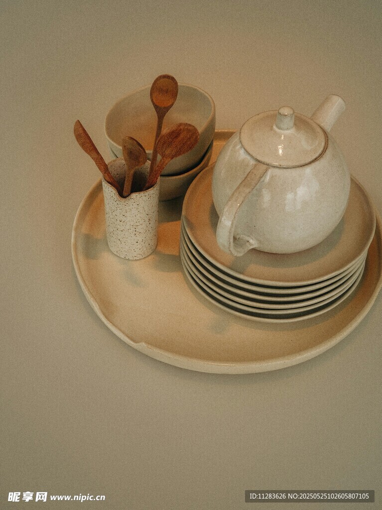 复古茶具餐具组合展示