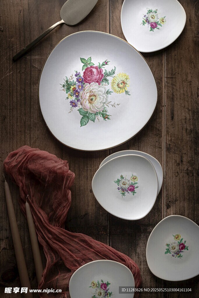 复古花卉图案精美陶瓷餐具