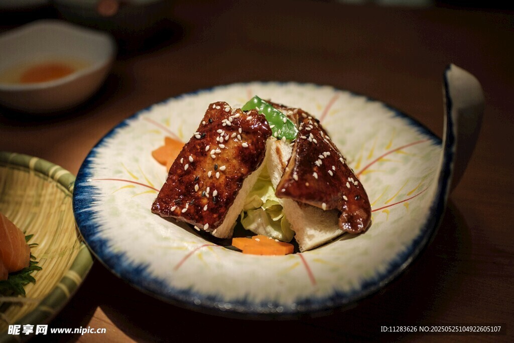 美味日式烤肉摆盘精致