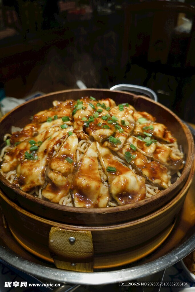 美味蒸笼菜肴诱人呈现