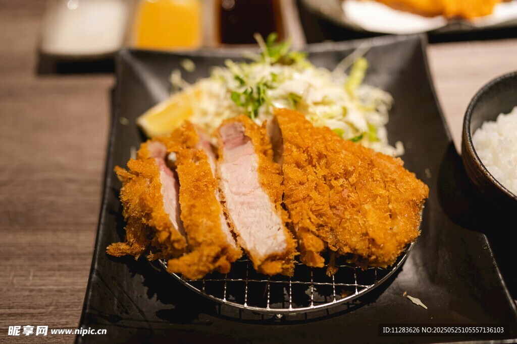 日式炸猪排美食特写