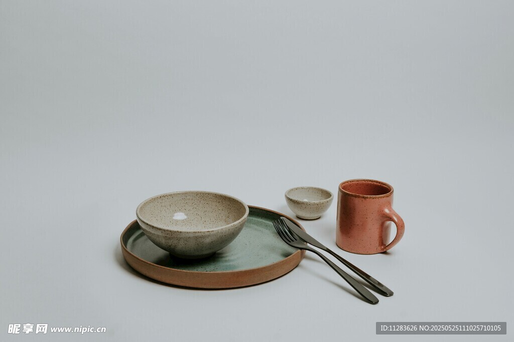 简约餐具组合展示