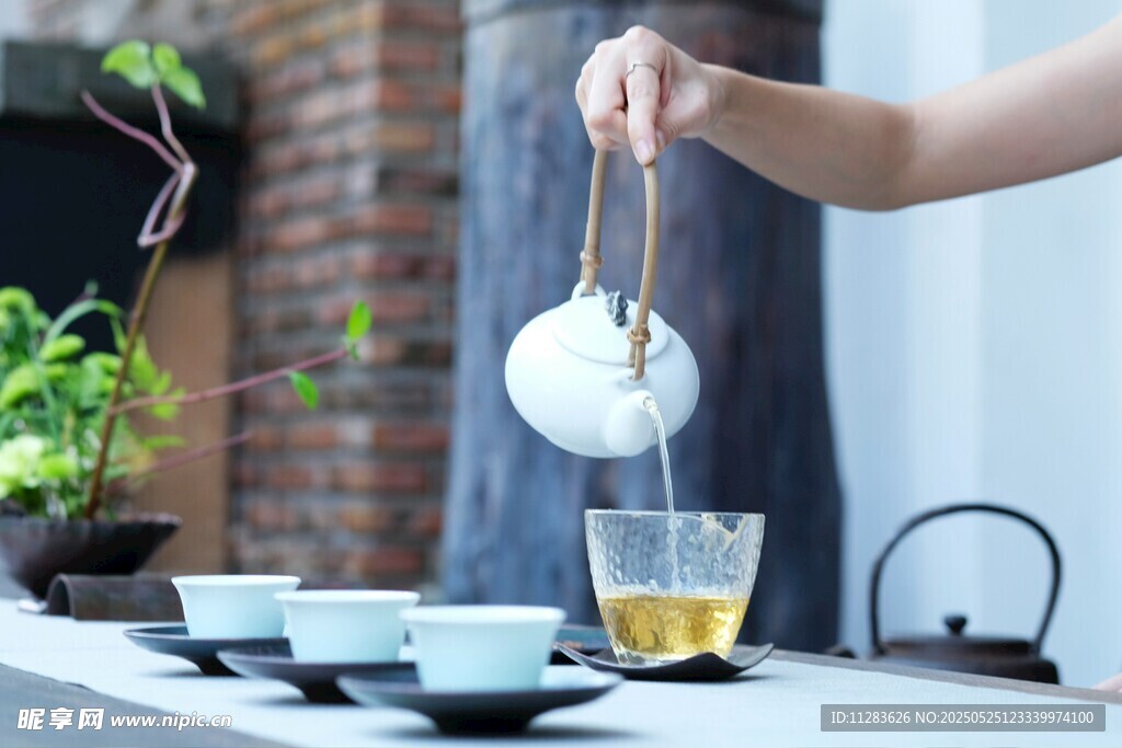 优雅中式茶艺泡茶瞬间