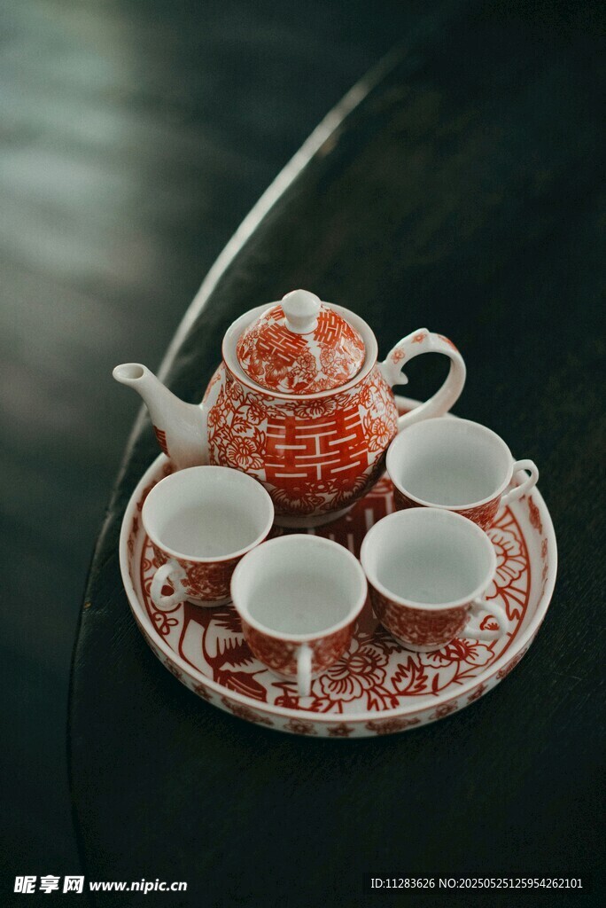 中式精美茶具套装展示