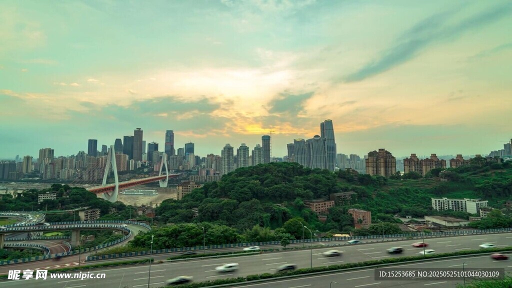 城市天际线与黄昏美景