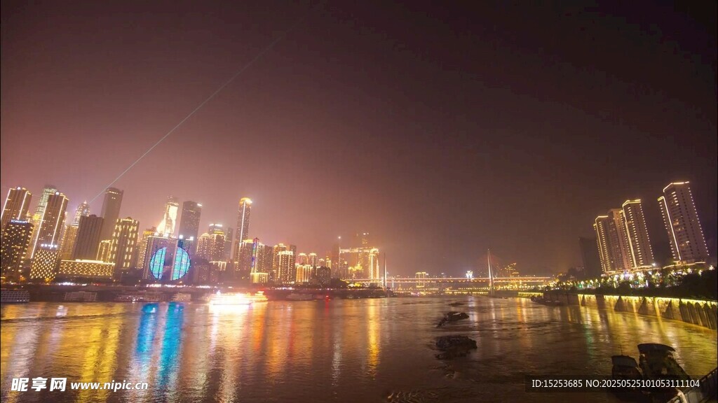 城市璀璨夜景河畔风光