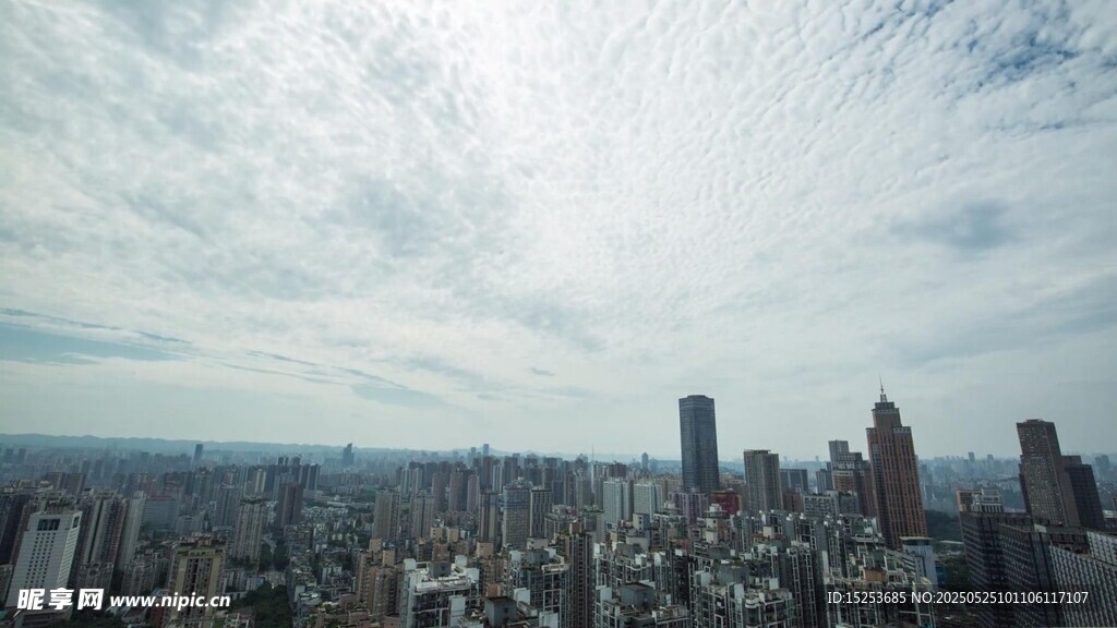 俯瞰城市高楼天际线