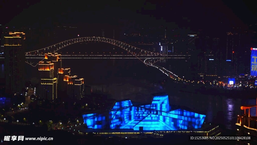 重庆夜景中的璀璨桥梁