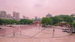 城市广场开阔景象