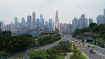 城市道路与林立高楼景观