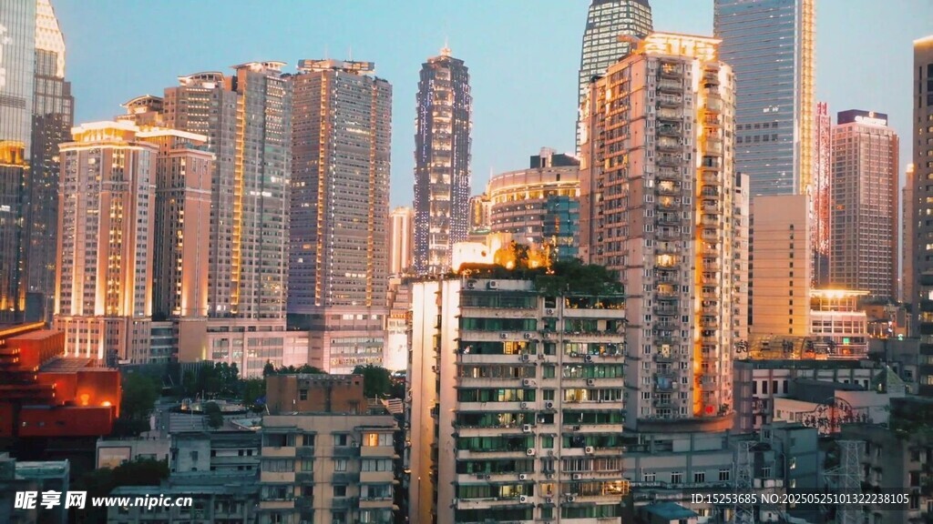 都市高楼黄昏美景