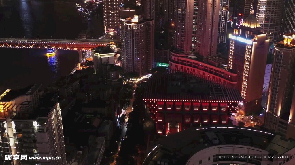 城市璀璨夜景俯瞰图