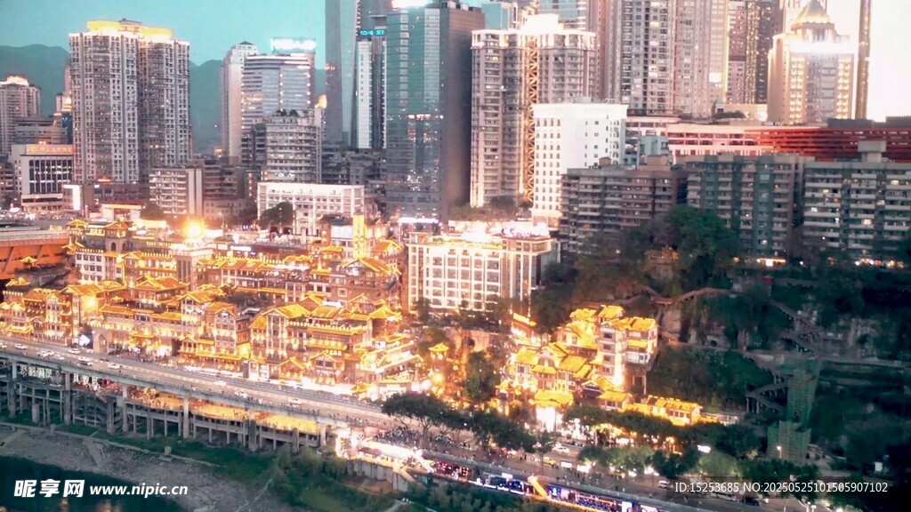 城市璀璨夜景俯瞰图