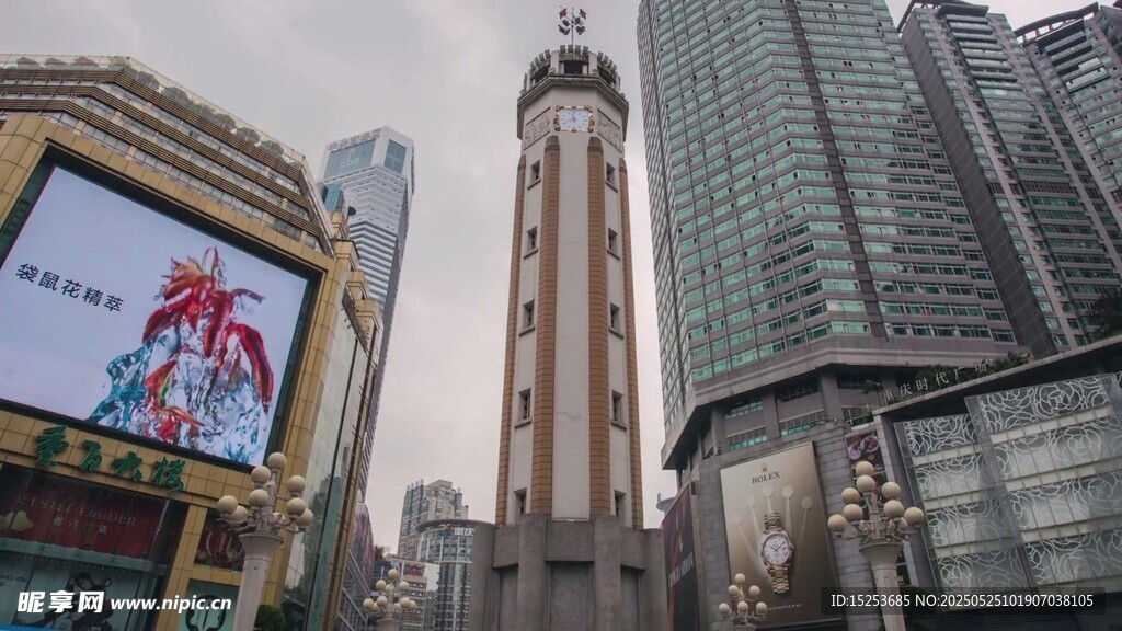繁华都市中的高耸建筑