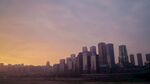 黄昏下的城市高楼景观