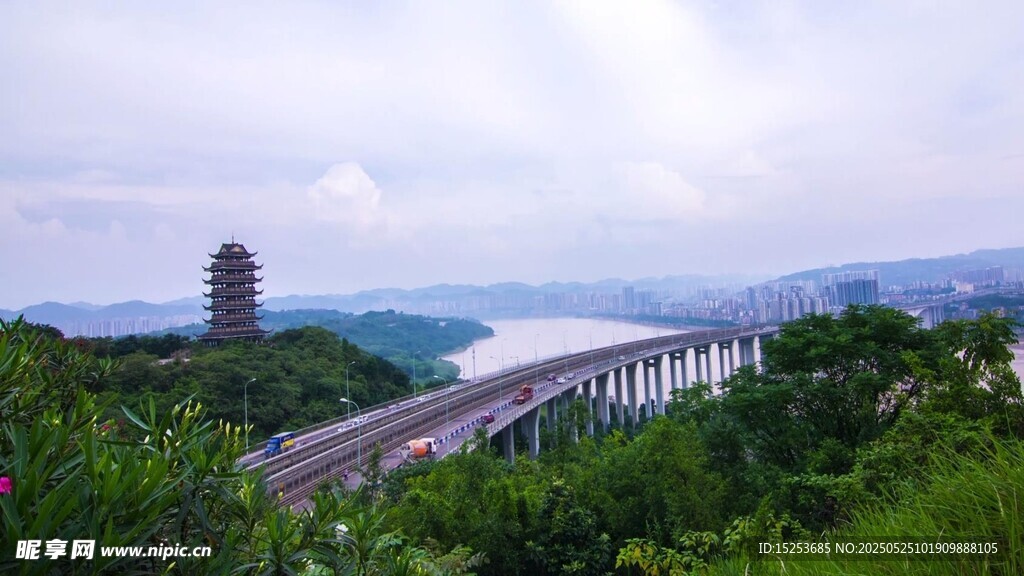 山间高架桥与古塔风景