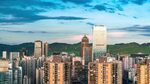 都市天际线 高楼与远山