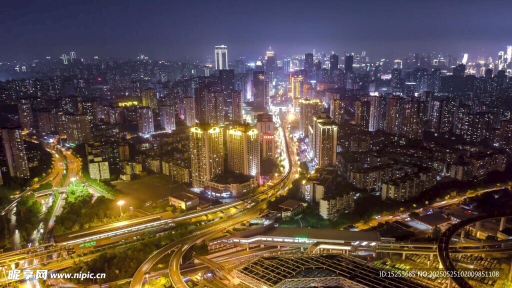 城市璀璨夜景俯瞰图