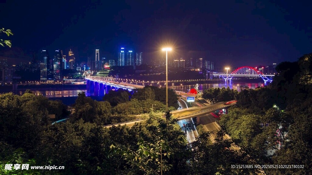 城市璀璨夜景俯瞰图