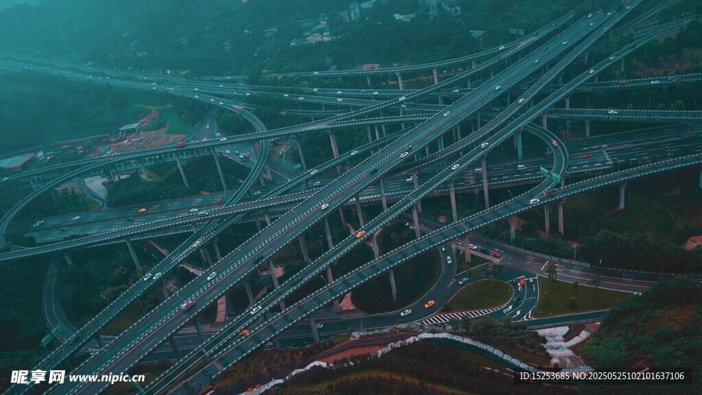 城市高架桥俯瞰景象