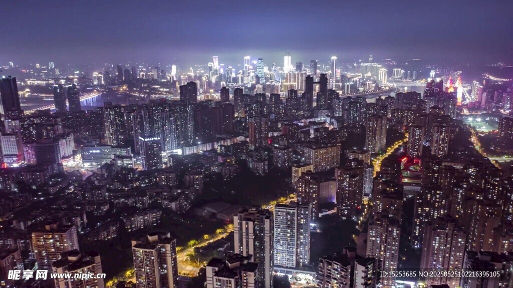 城市璀璨夜景俯瞰图