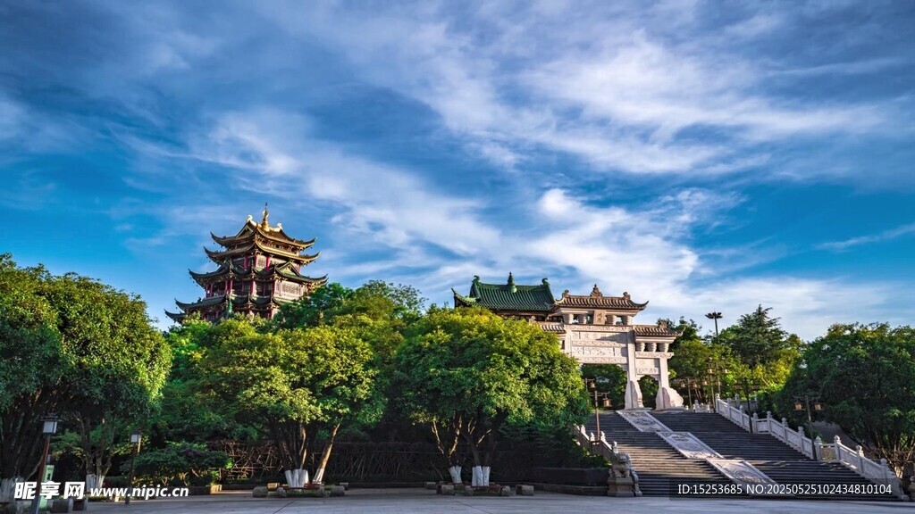 古建美景伴蓝天白云