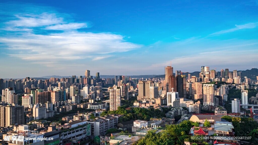 城市天际线全景俯瞰图