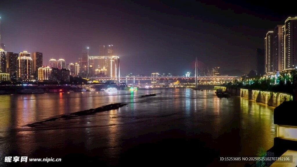 城市璀璨夜景河畔风光
