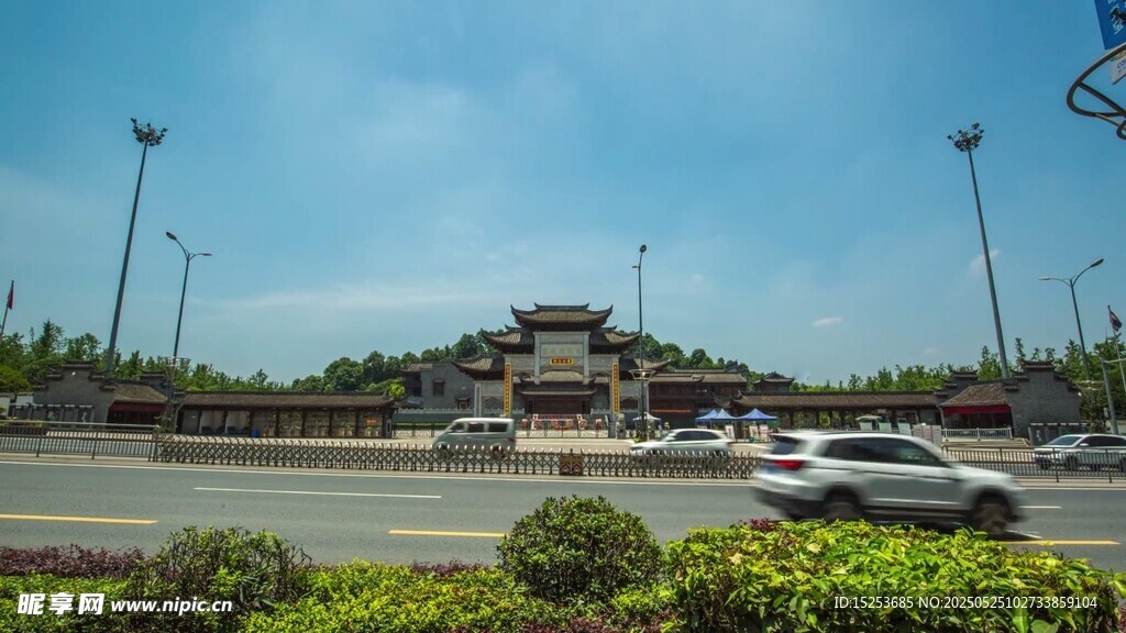 城市道路景观与过往车辆