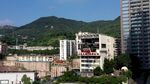 城市与远山的建筑景观